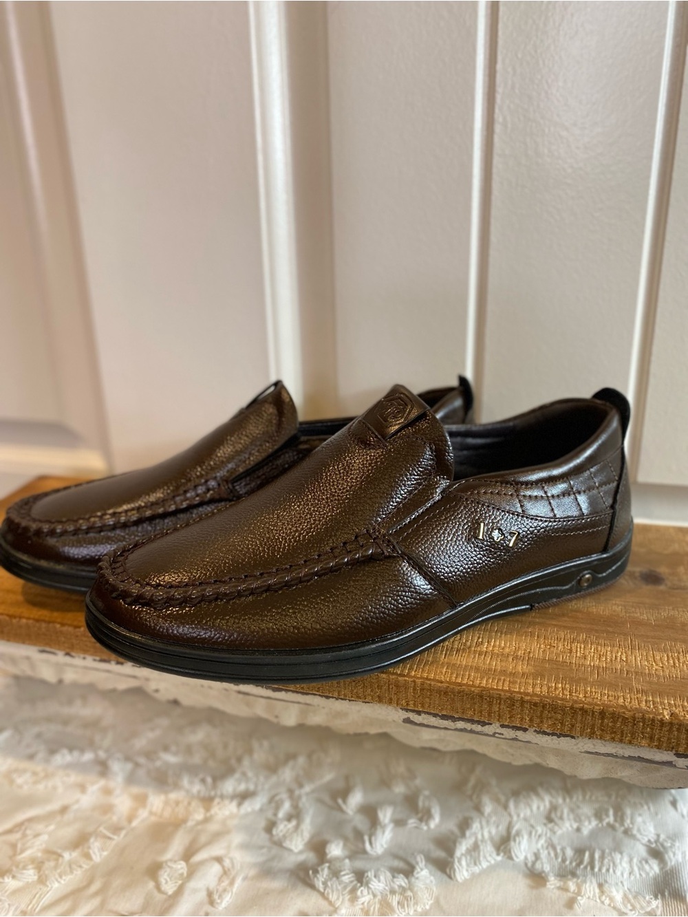 Source Unknown Dark Brown Pebbled Leather Slip-On Loafers